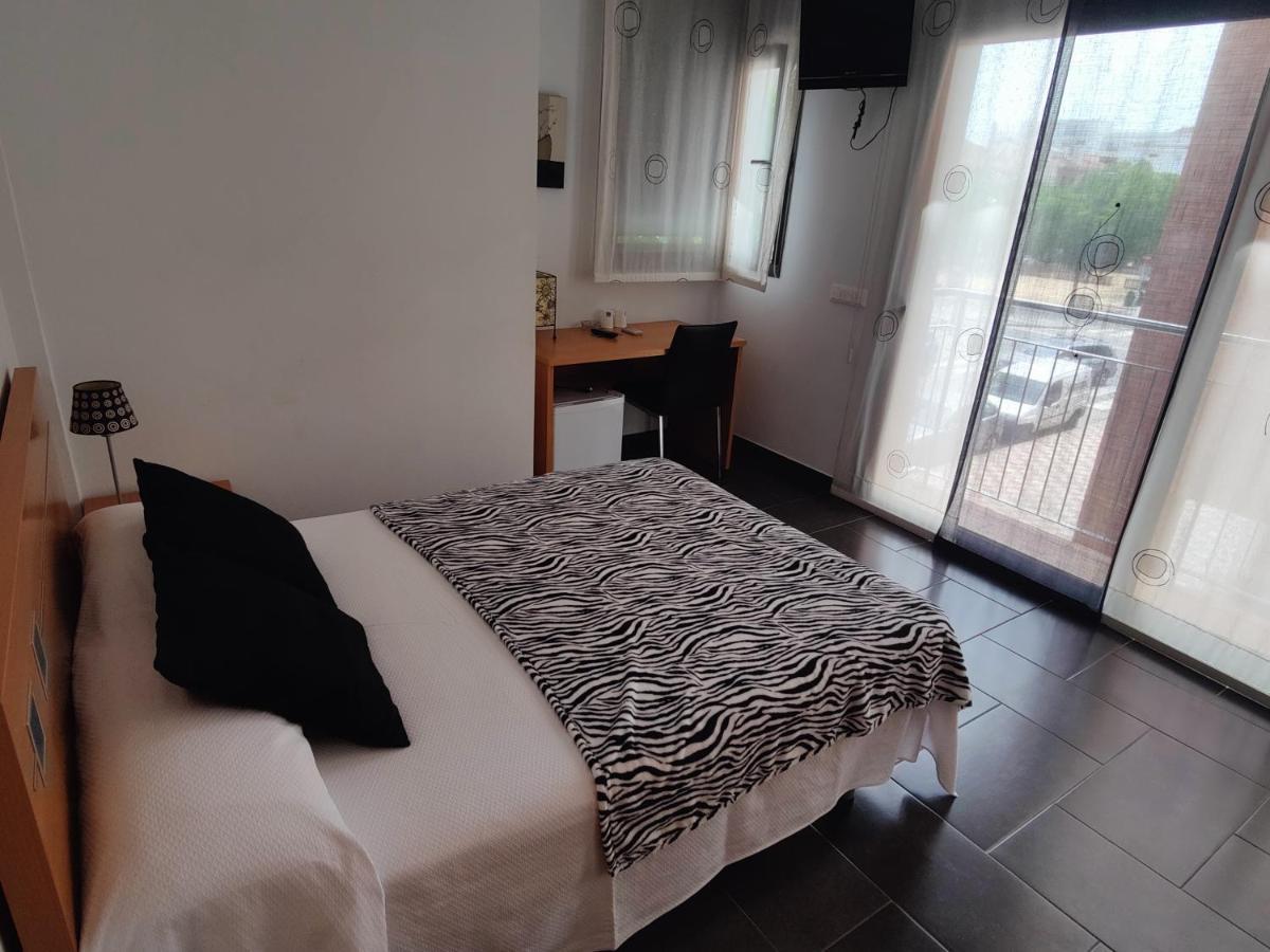 Hostal Manel Pineda de Mar Extérieur photo