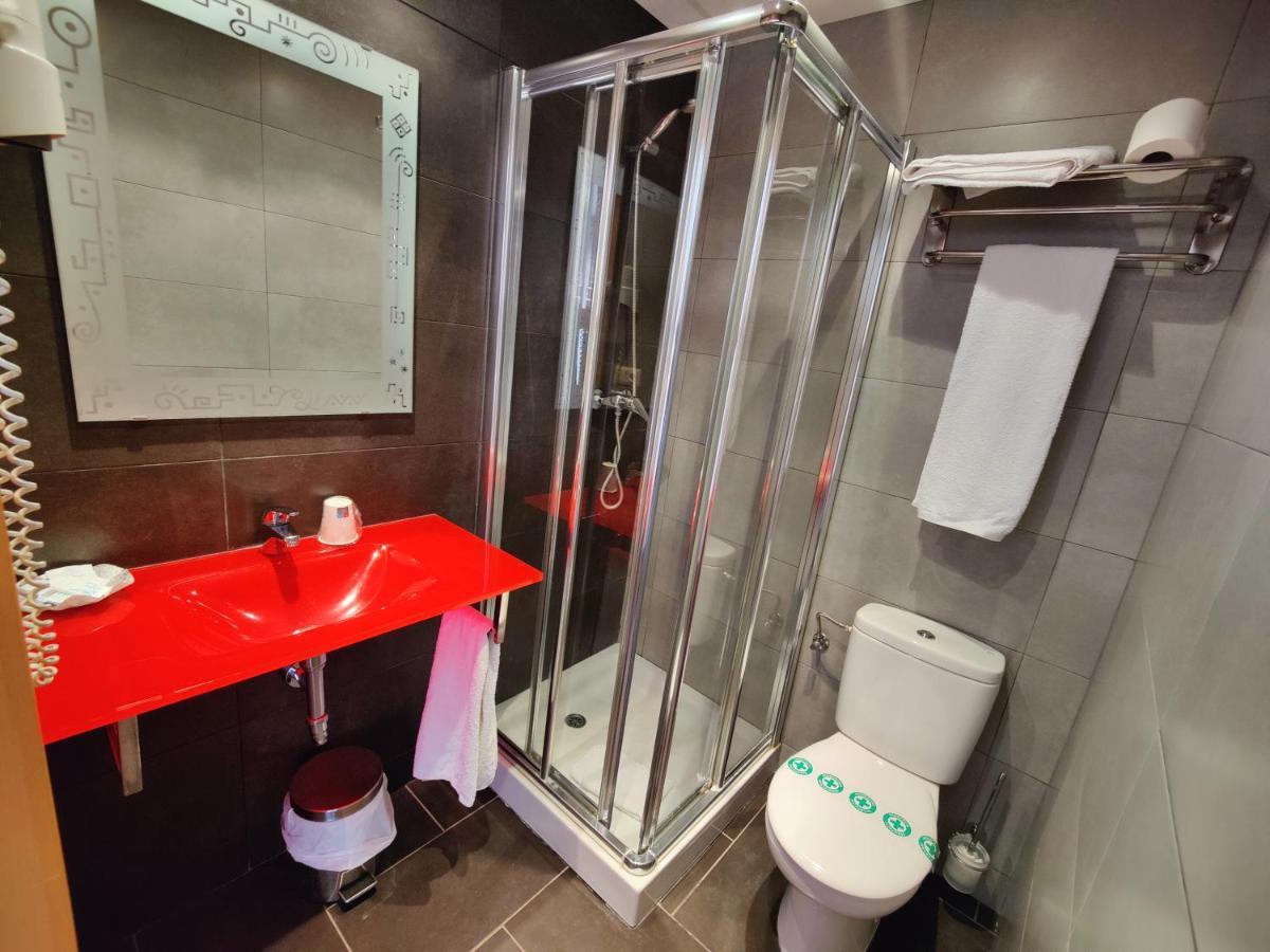 Hostal Manel Pineda de Mar Extérieur photo
