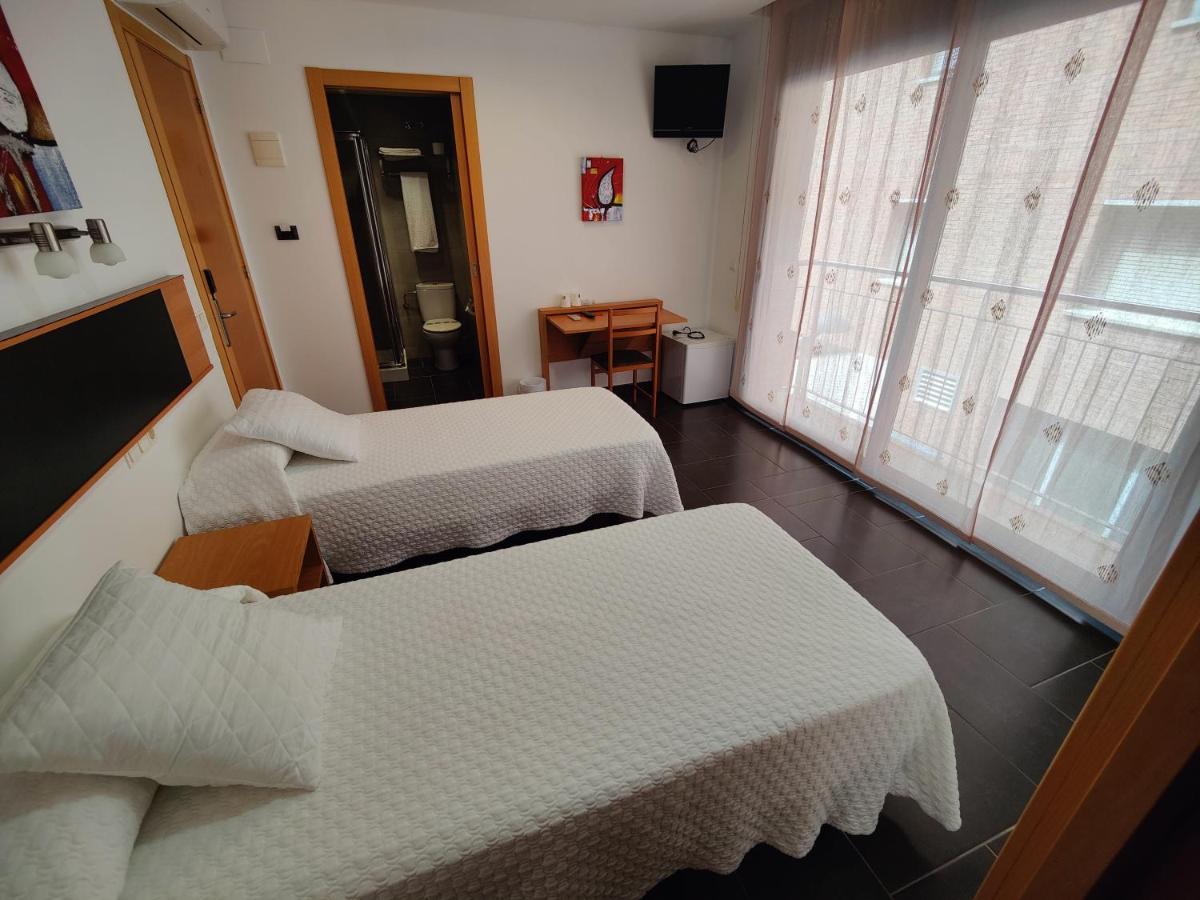Hostal Manel Pineda de Mar Extérieur photo