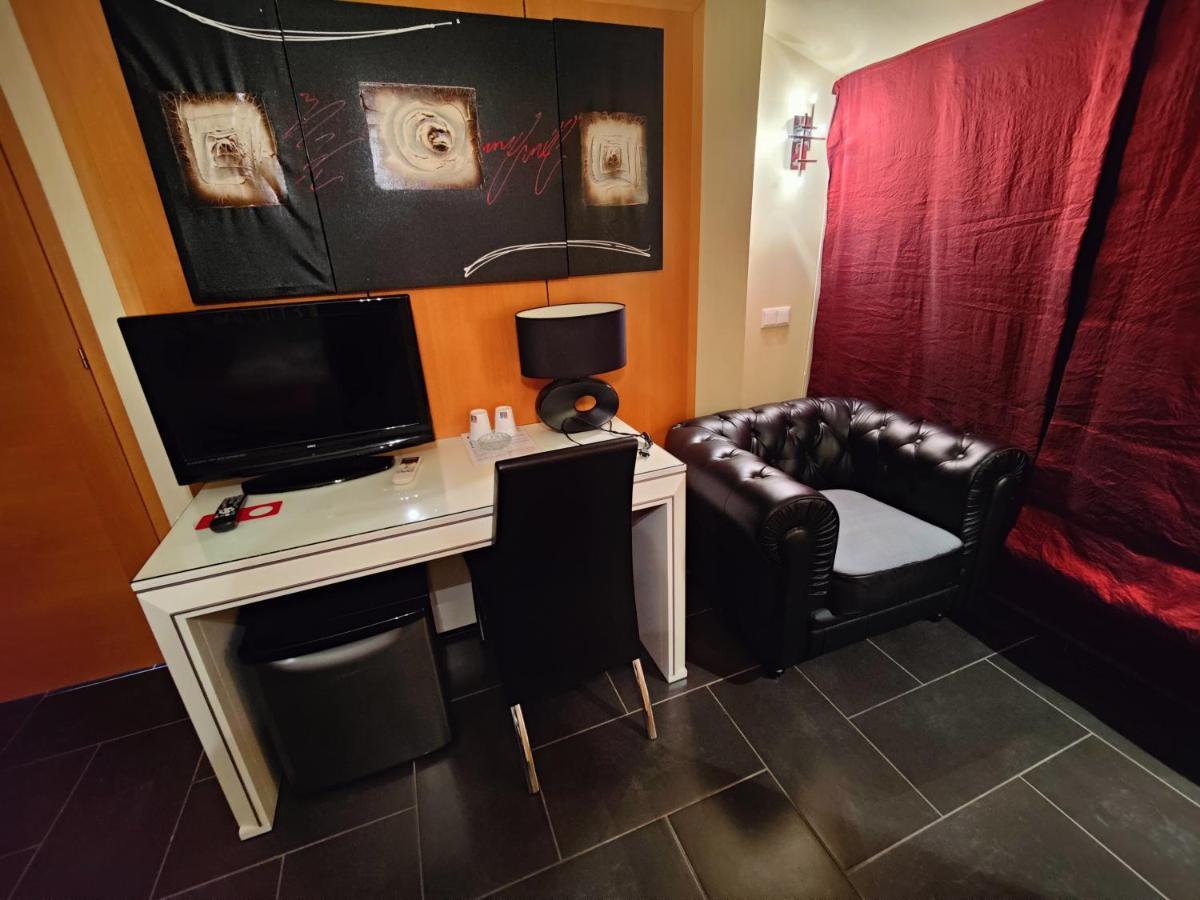 Hostal Manel Pineda de Mar Extérieur photo