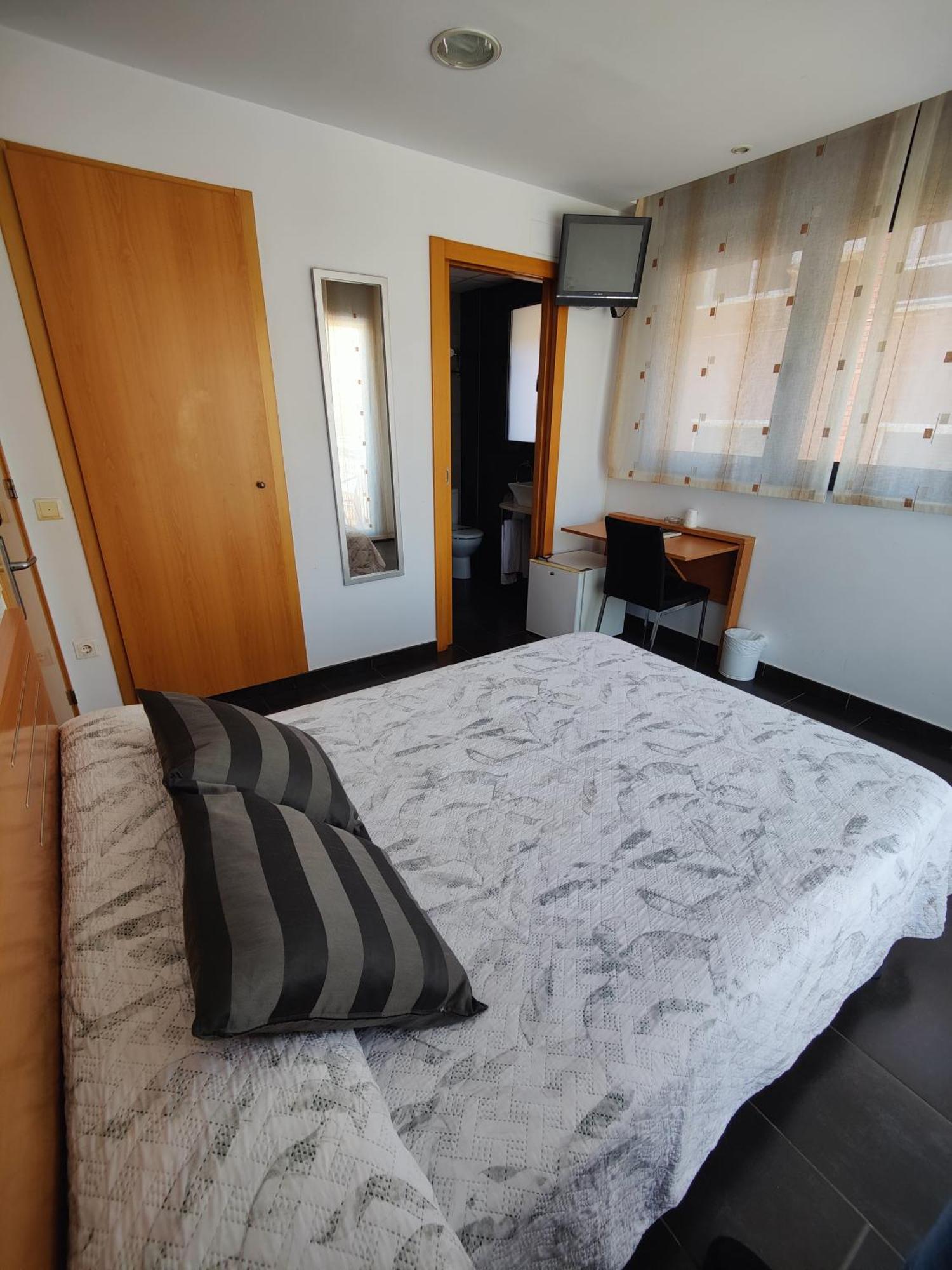 Hostal Manel Pineda de Mar Extérieur photo