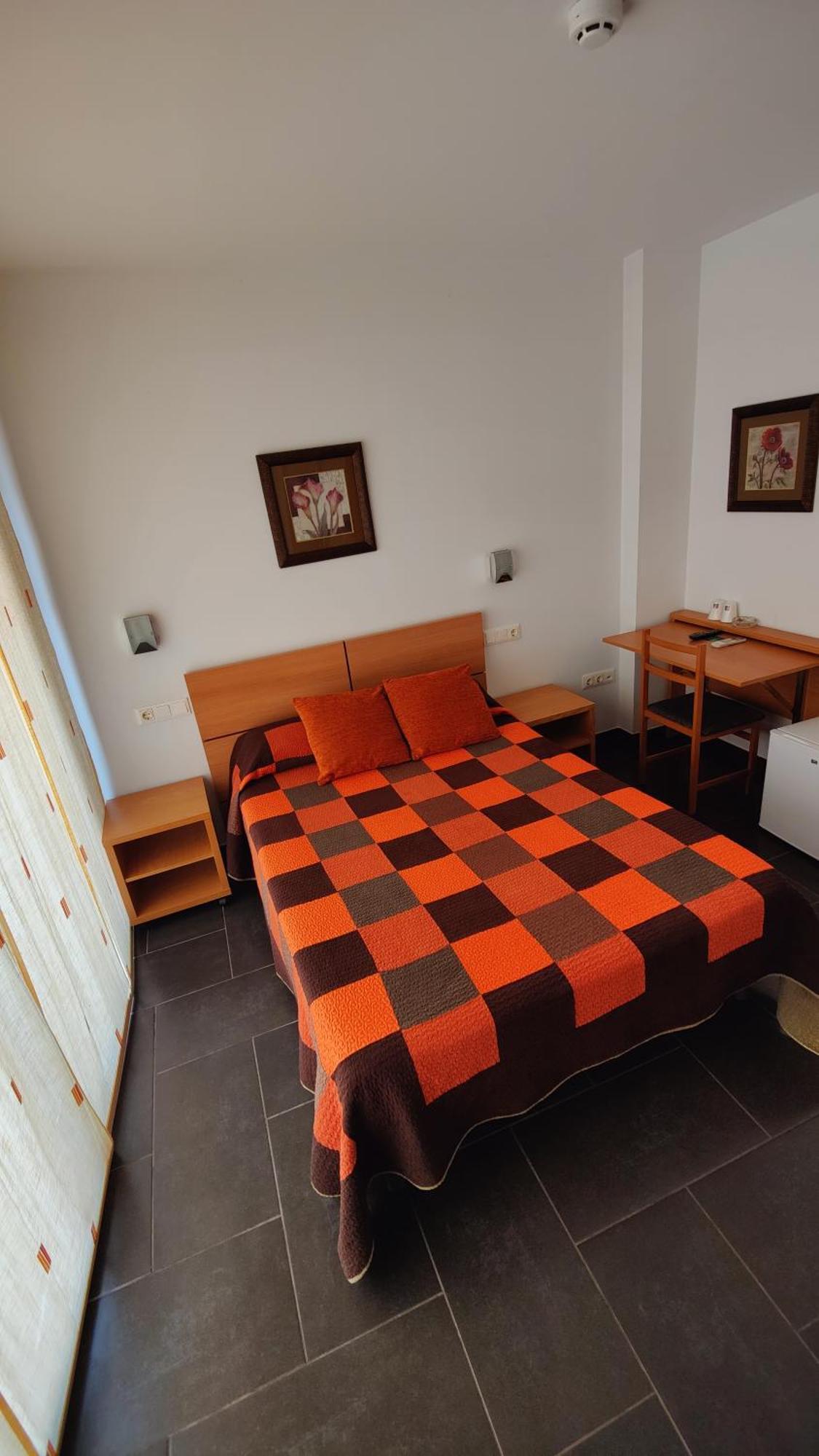 Hostal Manel Pineda de Mar Extérieur photo