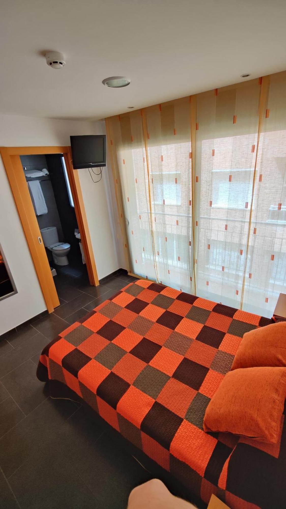 Hostal Manel Pineda de Mar Extérieur photo