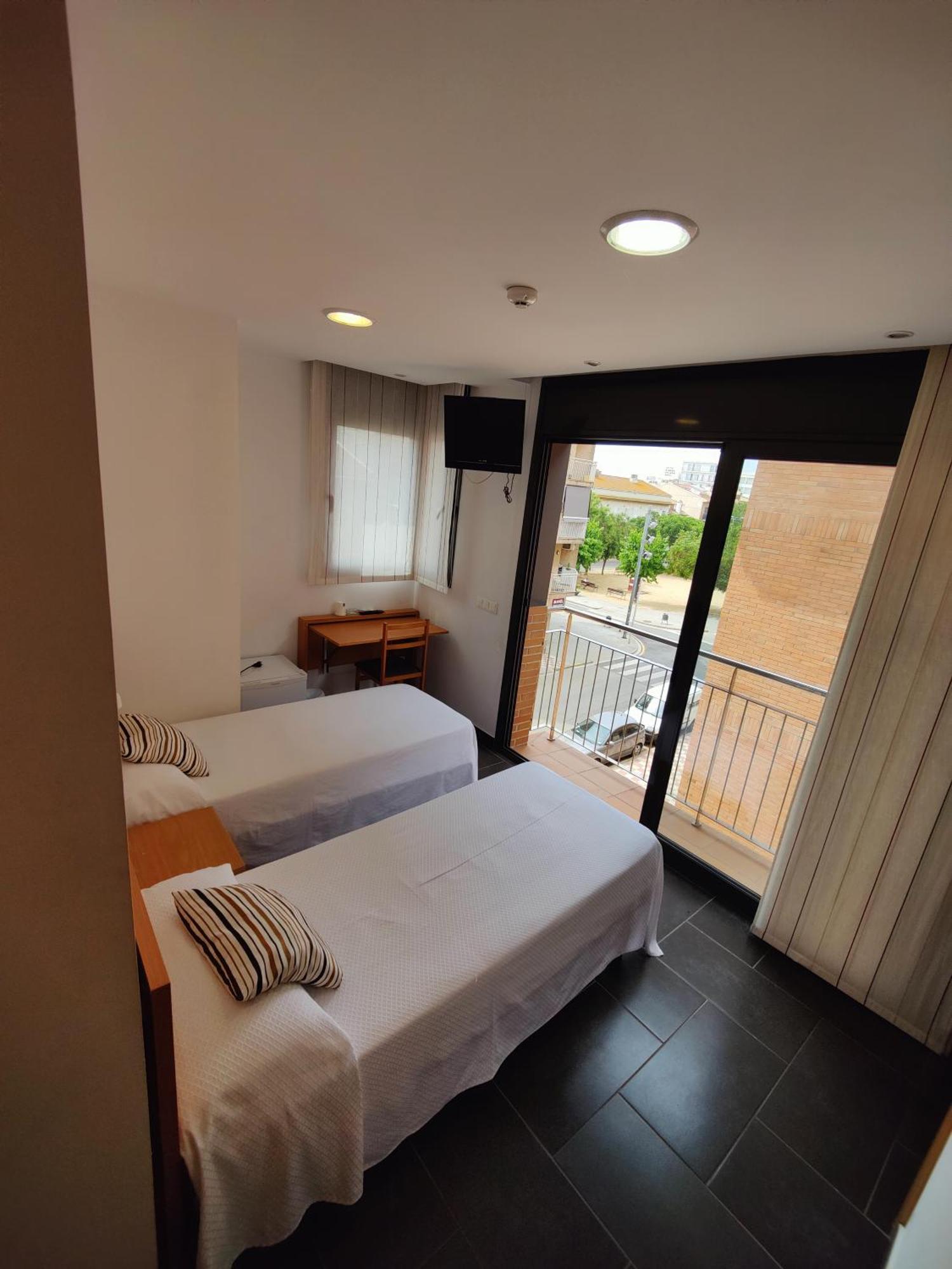 Hostal Manel Pineda de Mar Extérieur photo